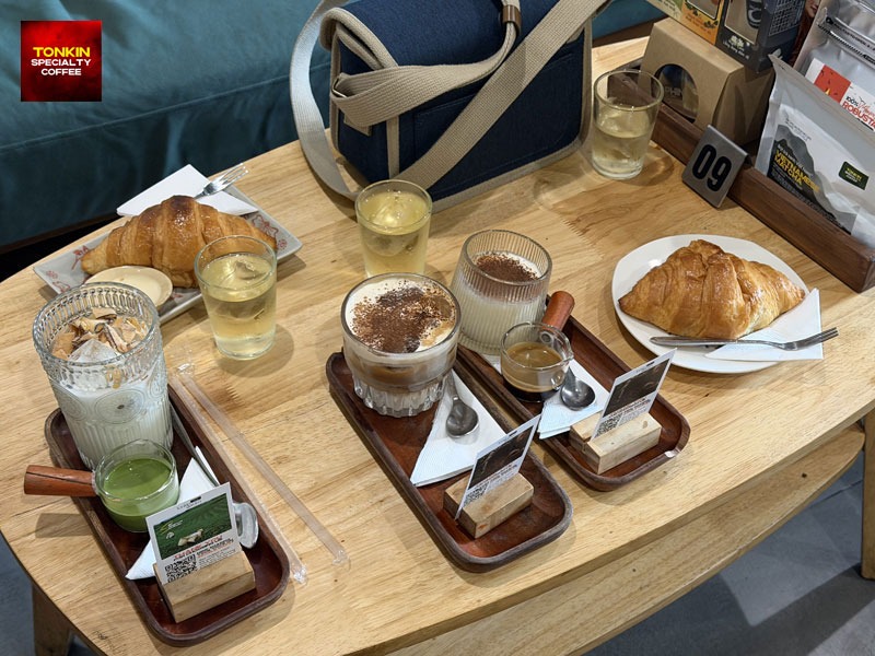 Review Tonkin Coffee: Góc cà phê mang chất Hà Nội giữa trung tâm Sài Gòn